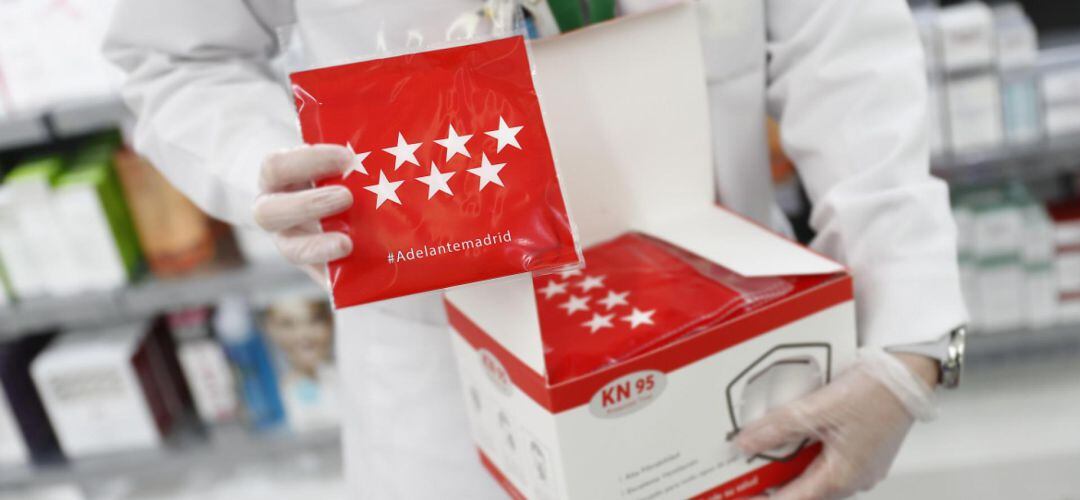 Mascarillas repartidas por la CAM en las farmacias