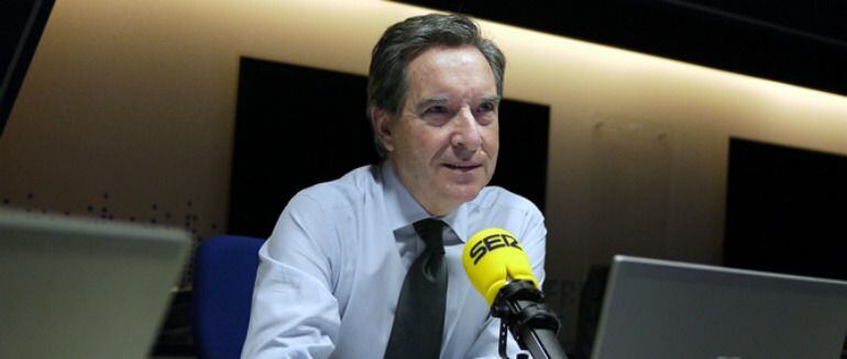 Iñaki Gabilondo, en el estudio de la Cadena SER.