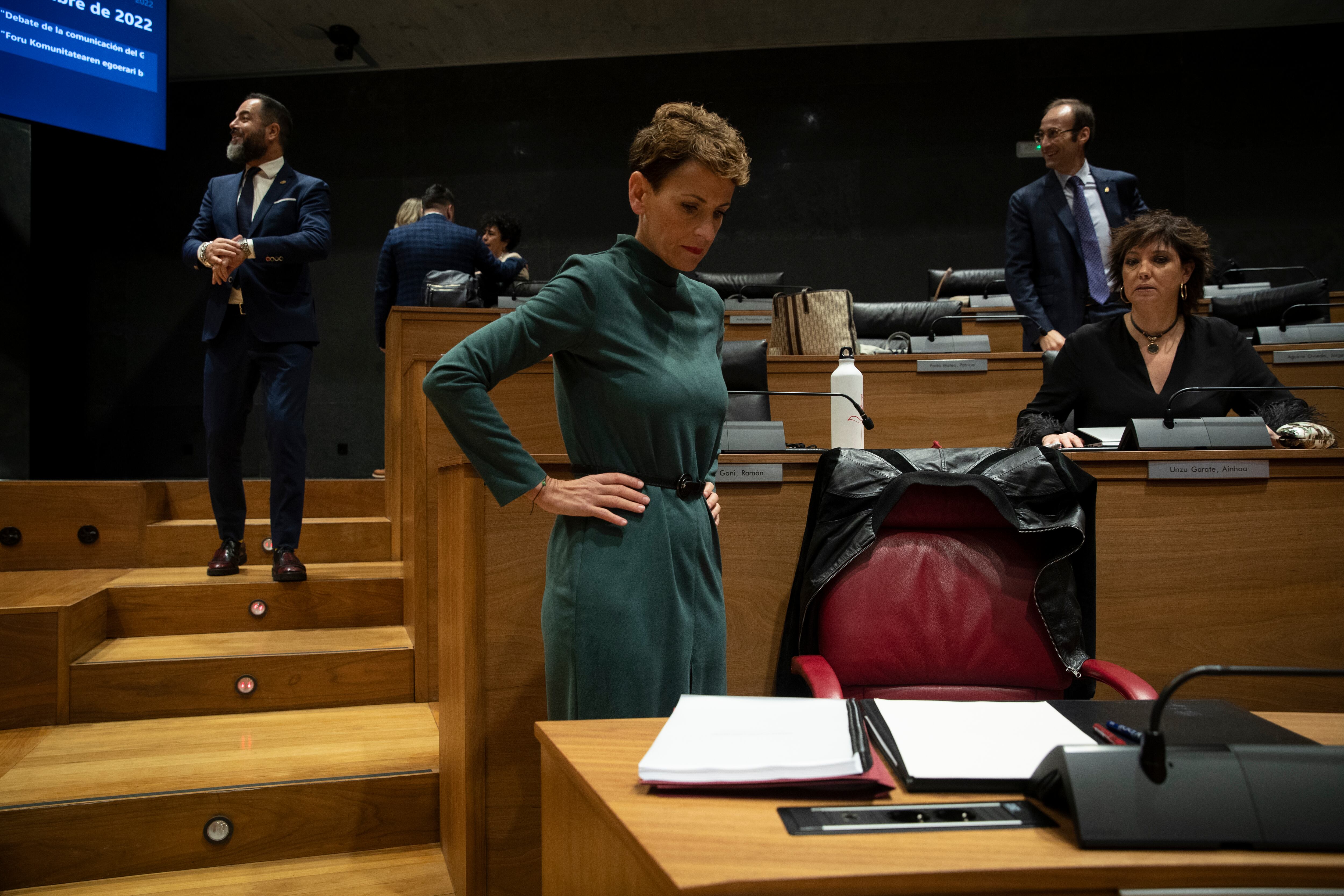 GRAFCAV2335. PAMPLONA, 10/11/2022.- La presidenta de Navarra, María Chivite, durante su intervención este jueves en el Parlamento de Navarra que celebra hoy y mañana el último debate de la legislatura sobre el estado de la Comunidad Foral en un contexto marcado por la subida de precios y la necesidad de acelerar la transformación del modelo energético y productivo. EFE/ Villar López
