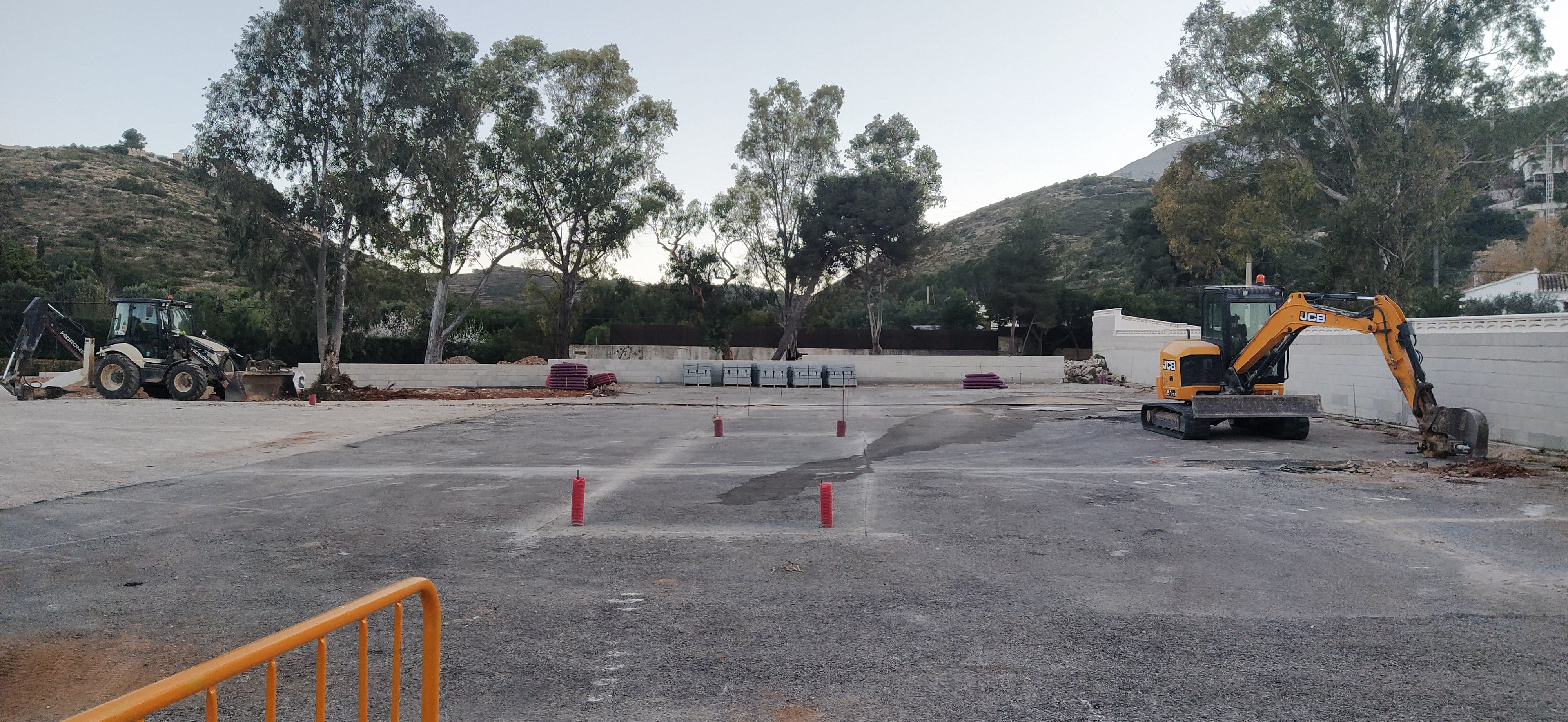 Obras en el parking de Les Rotes, en la parcela del antiguo minigolf.