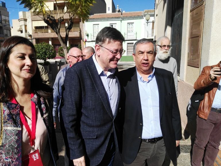 El secretario general del PSPV, Ximo Puig, a su llegada al congreso comarcal de L&#039;Alacantí