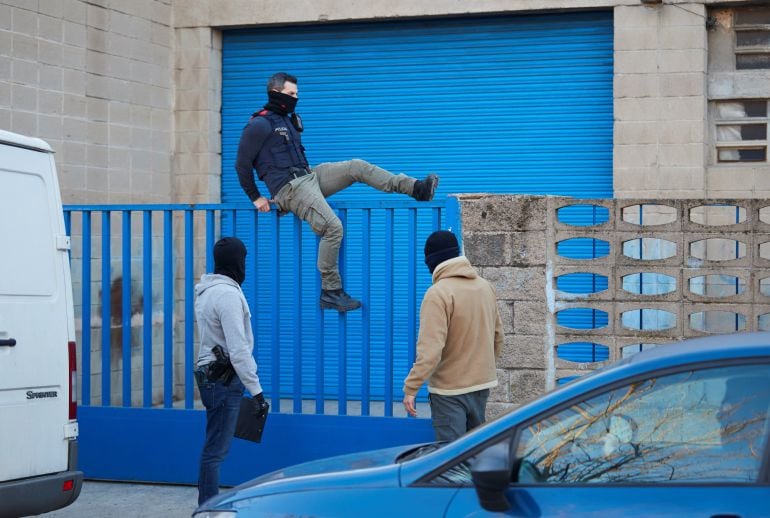 Actuación de los Mossos d&#039;Esquadra en Ripollet (Barcelona)