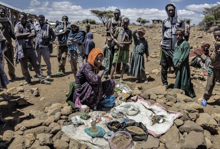 Venta de semillas en el mercado de Awchara