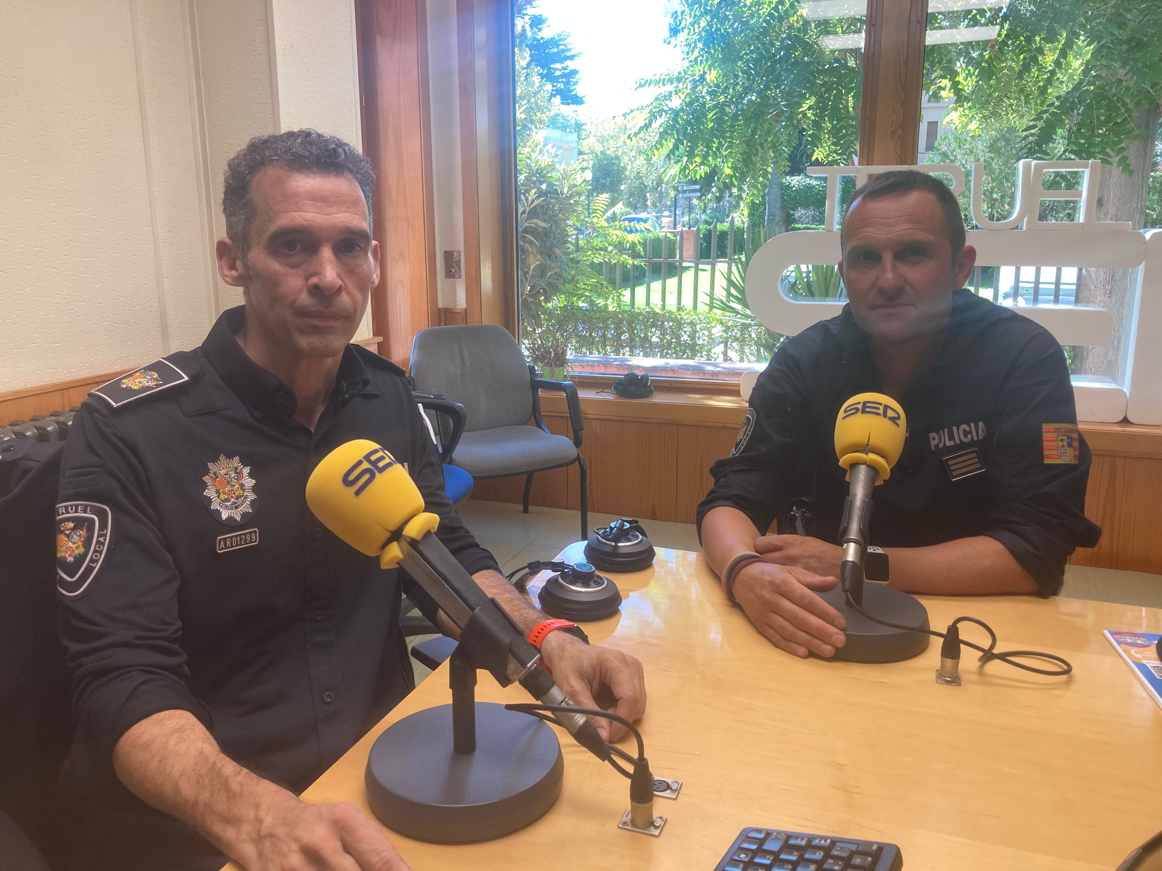 Pedro González y Javier Fuertes, en los estudios de SER Teruel