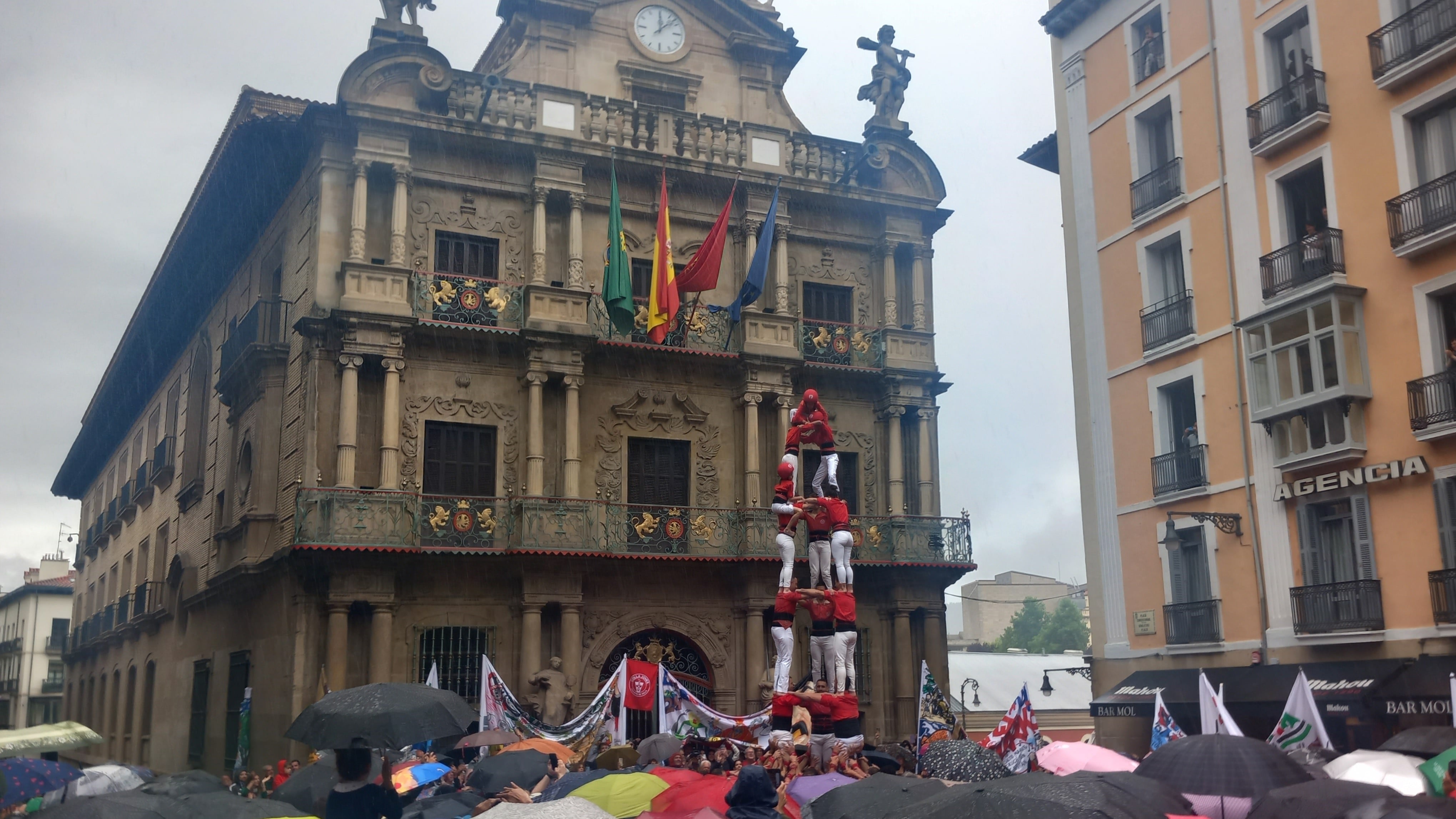 Castells de a Colla Joves Xiquets del Valls en Pamplona