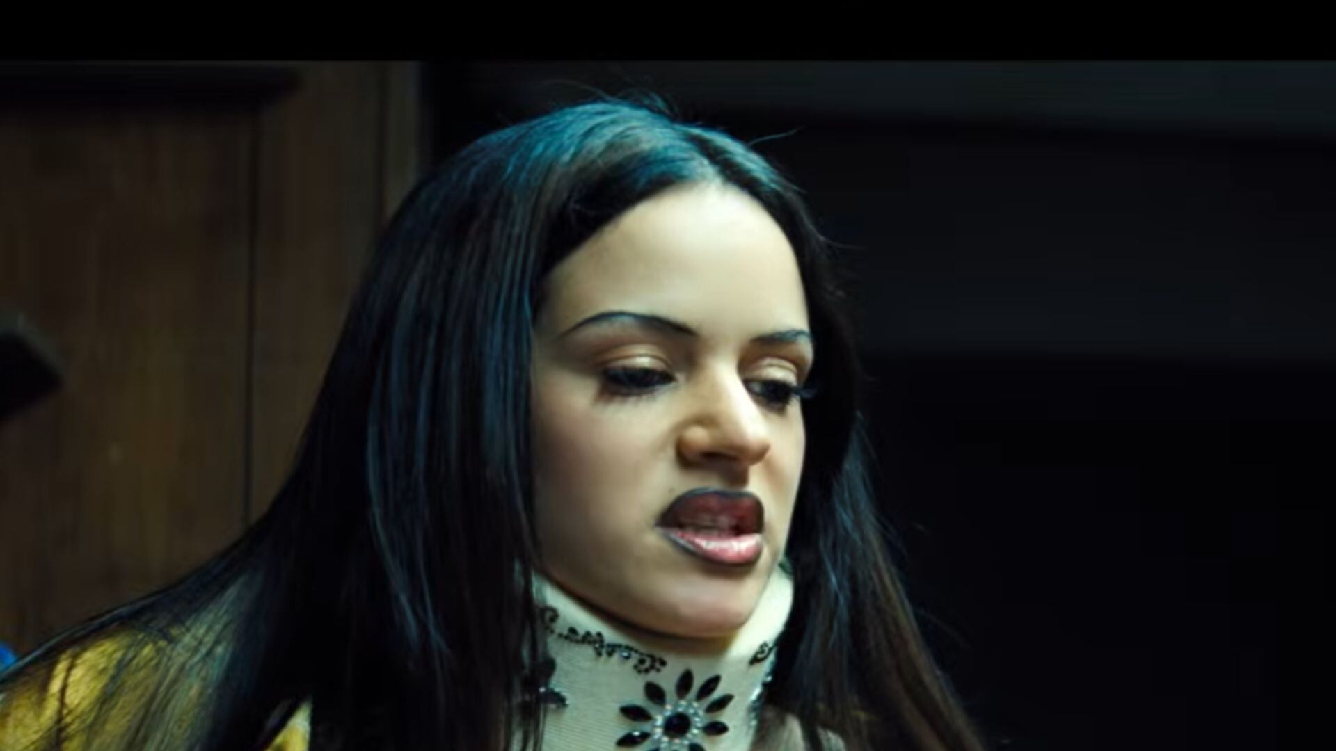 Rosalía interpreta a Magick, una stripper con collarín, en 'Euphoria'.