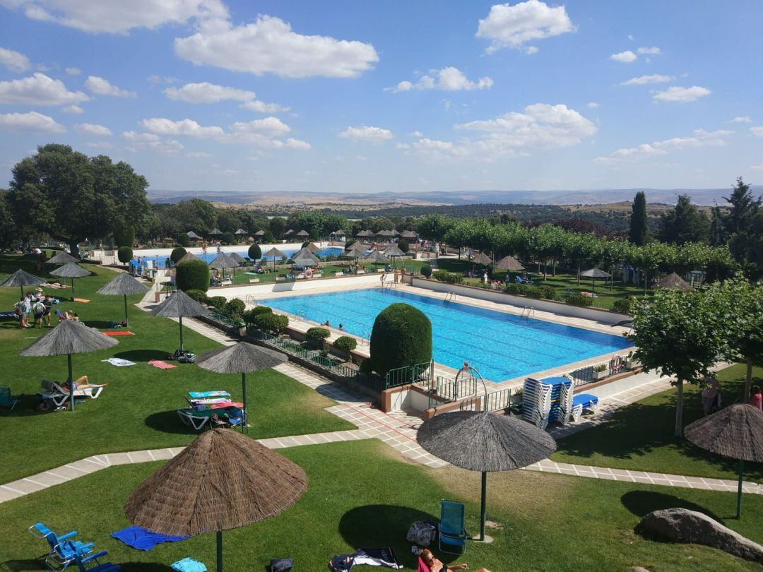 Piscinas del club de campo Flor de Rosa