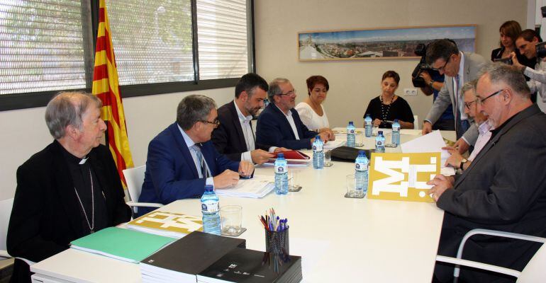 Inici de la reunió del Consorci del Museu de Lleida, presidida pel conseller de Cultura, Sant Vila, el passat divendres 15 de juliol