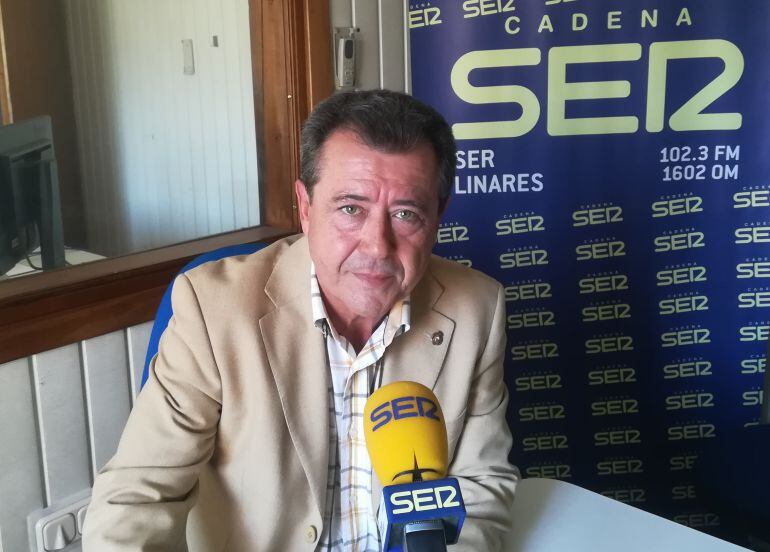 Juan Fernández durante entrevista en Radio Linares.