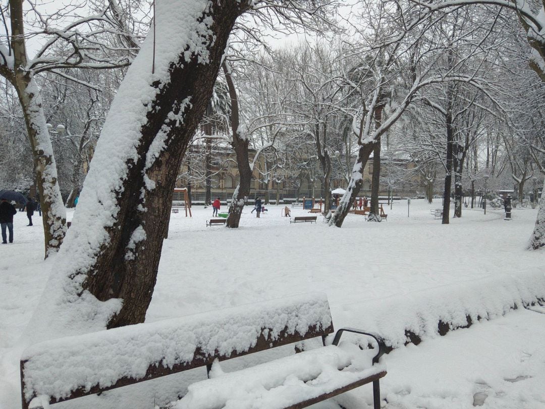 15 provincias en riesgo por nieve, frío y olas en un fin de semana invernal