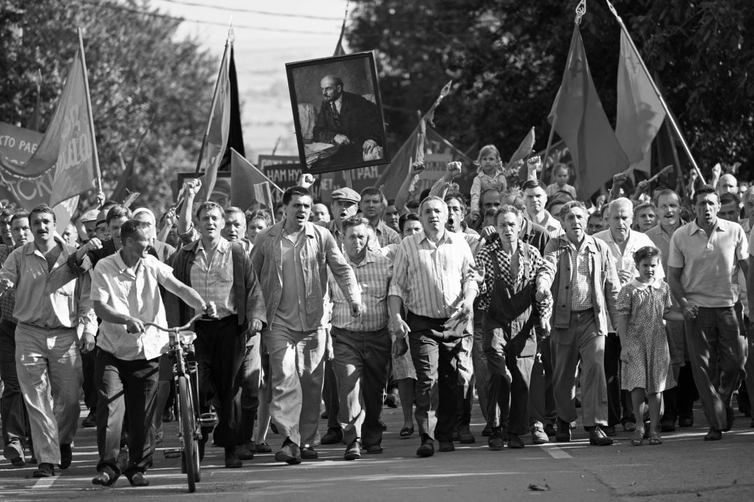 Fotograma de Queridos Camaradas, de Konchalovski, presentada en Venecia