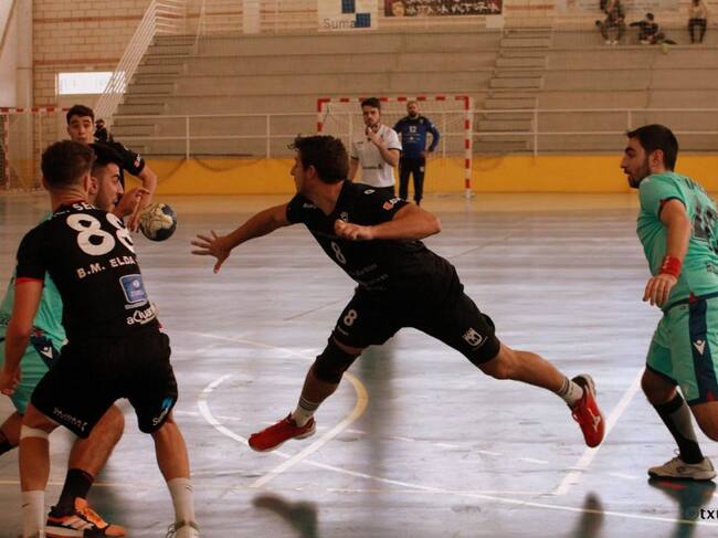 El Bm. Elda - C.E.E. vuelve a la competición recibiendo al líder Agustinos Alicante