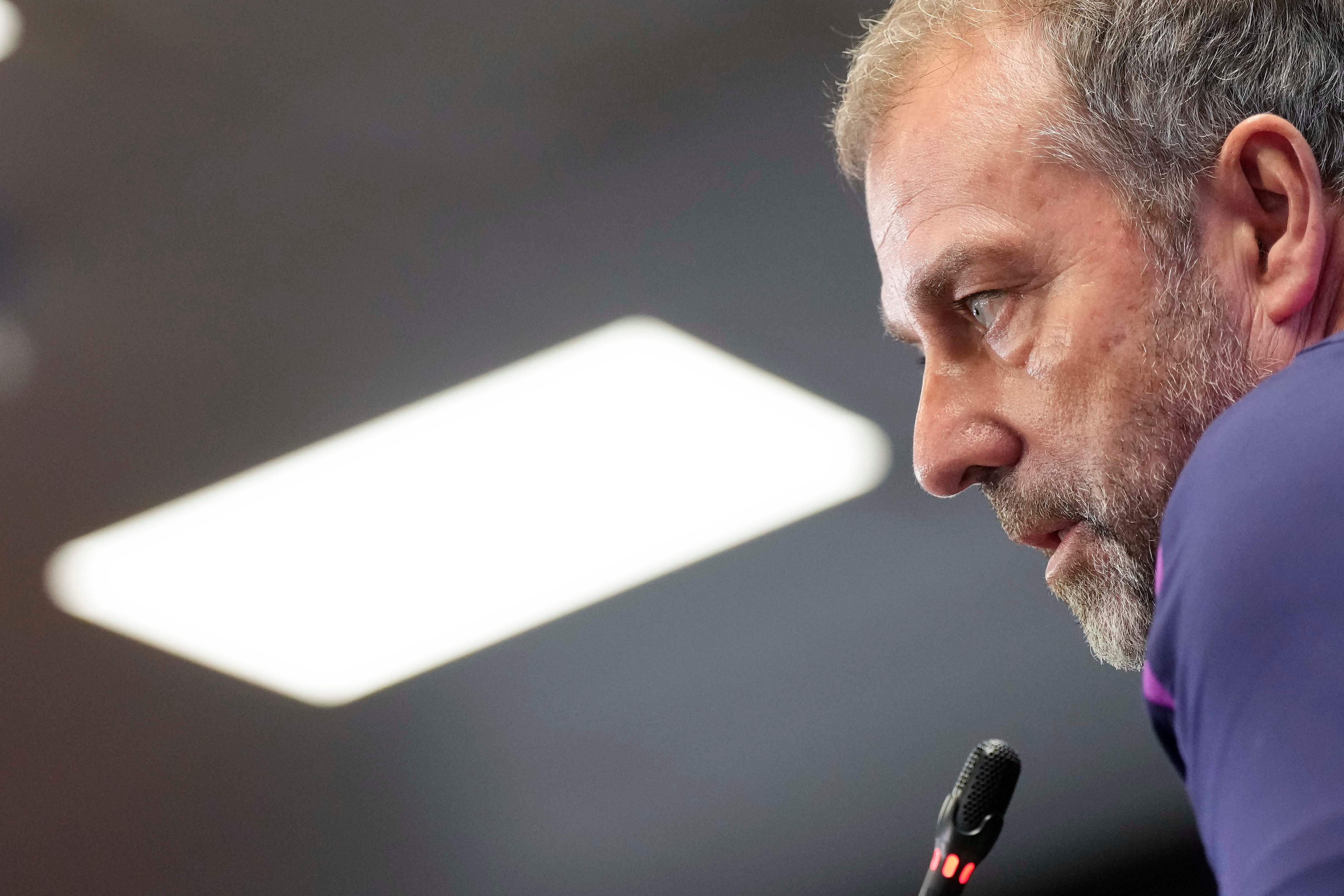 Imagen de archivo de Hansi Flick en una rueda de prensa con el Barça