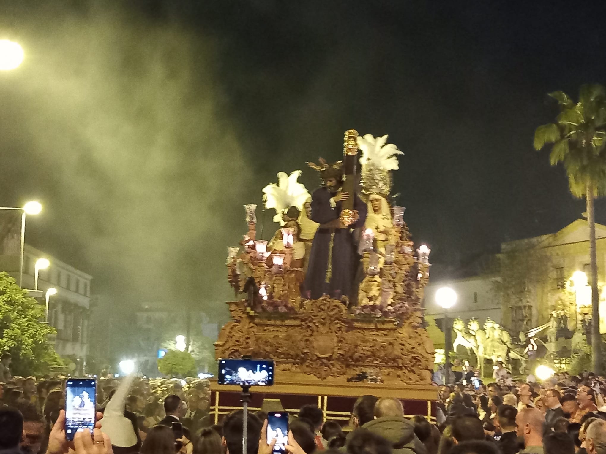 El Señor de la Entrega, a su paso por la plaza del Mamelón