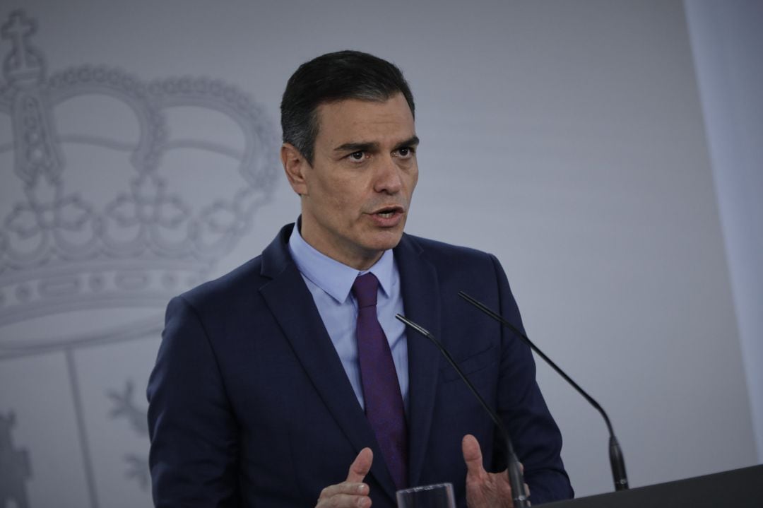 El presidente del Gobierno, Pedro Sánchez, ofrece la última rueda de prensa posterior a la reunión del Consejo de Ministros y antes de las vacaciones, en Moncloa, en Madrid.