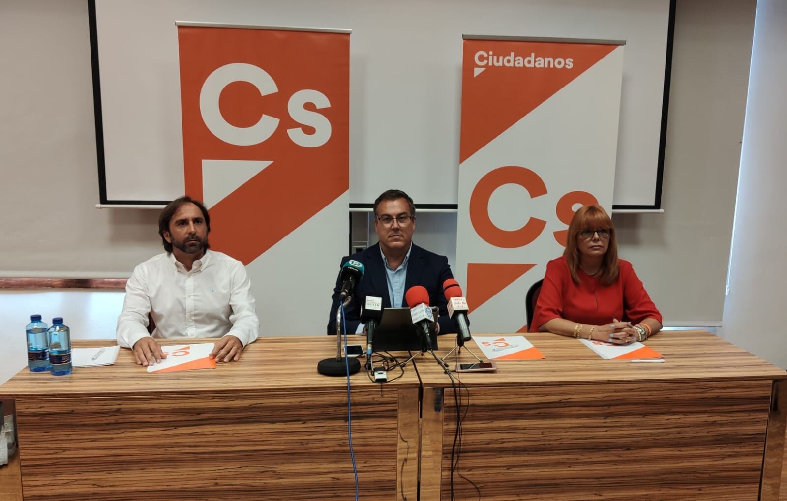 Javier Giner, Julio Oca y Mercé Peiró, Cs, en la rueda de prensa de este martes