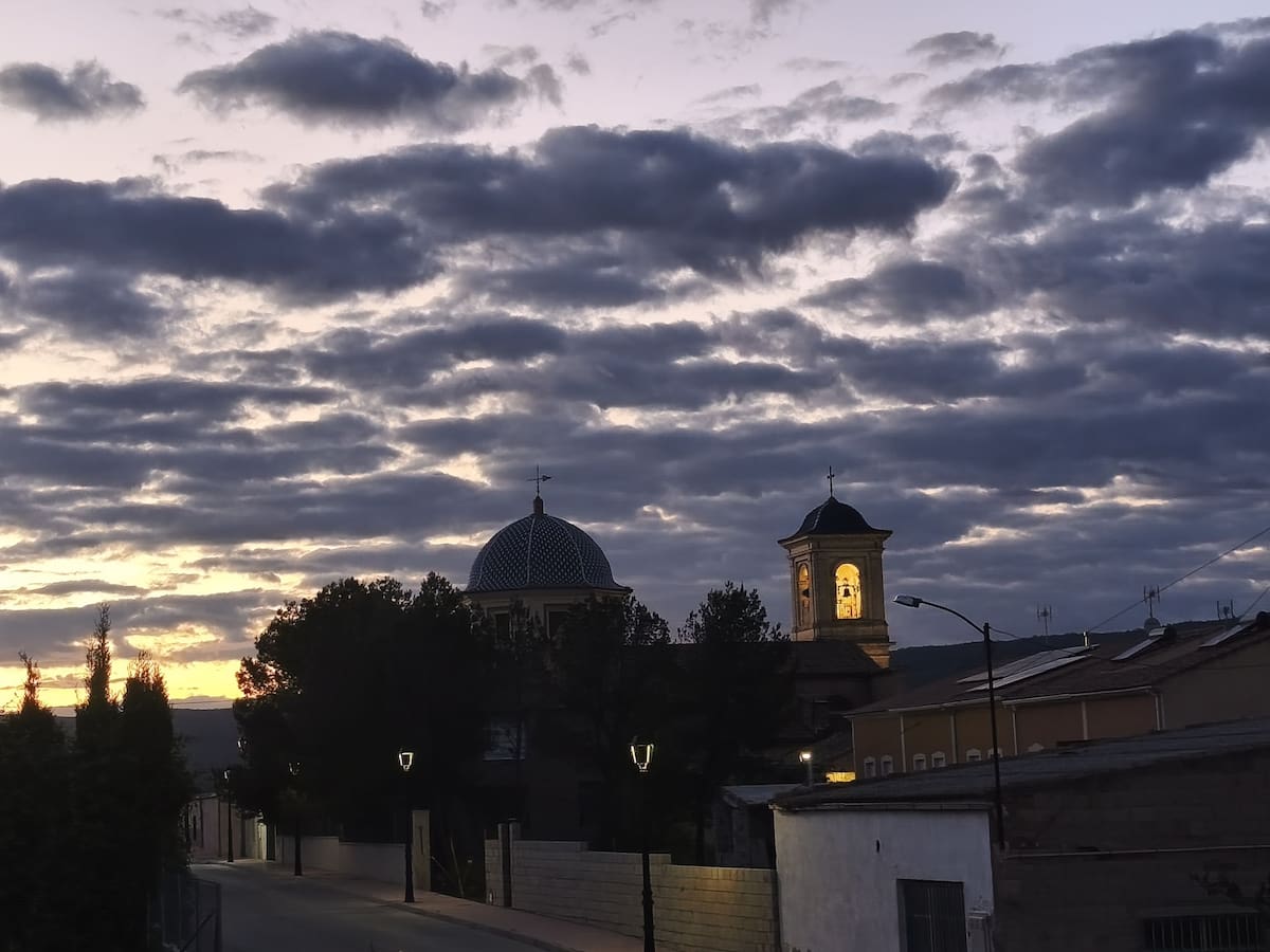 El robo del cableado deja a oscuras el extrarradio del Camp de Mirra