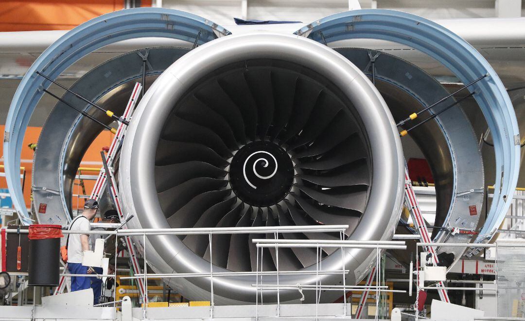 Blaganc (France).- (FILE) - A turbine seen at the A380 assembly line at the Airbus factory, in Blagnac, southern France, 06 March 2018 (reissued 01 July 2020). Airbus has anounced a major job cut, with about 15,000 jobs to be axed. (Francia)  