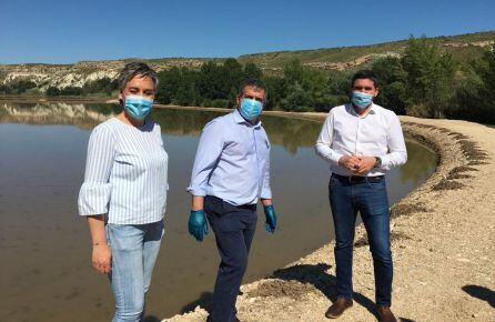 La alcaldesa de Calasparra junto al presidente del CRDO y el consejero de Agrucltura