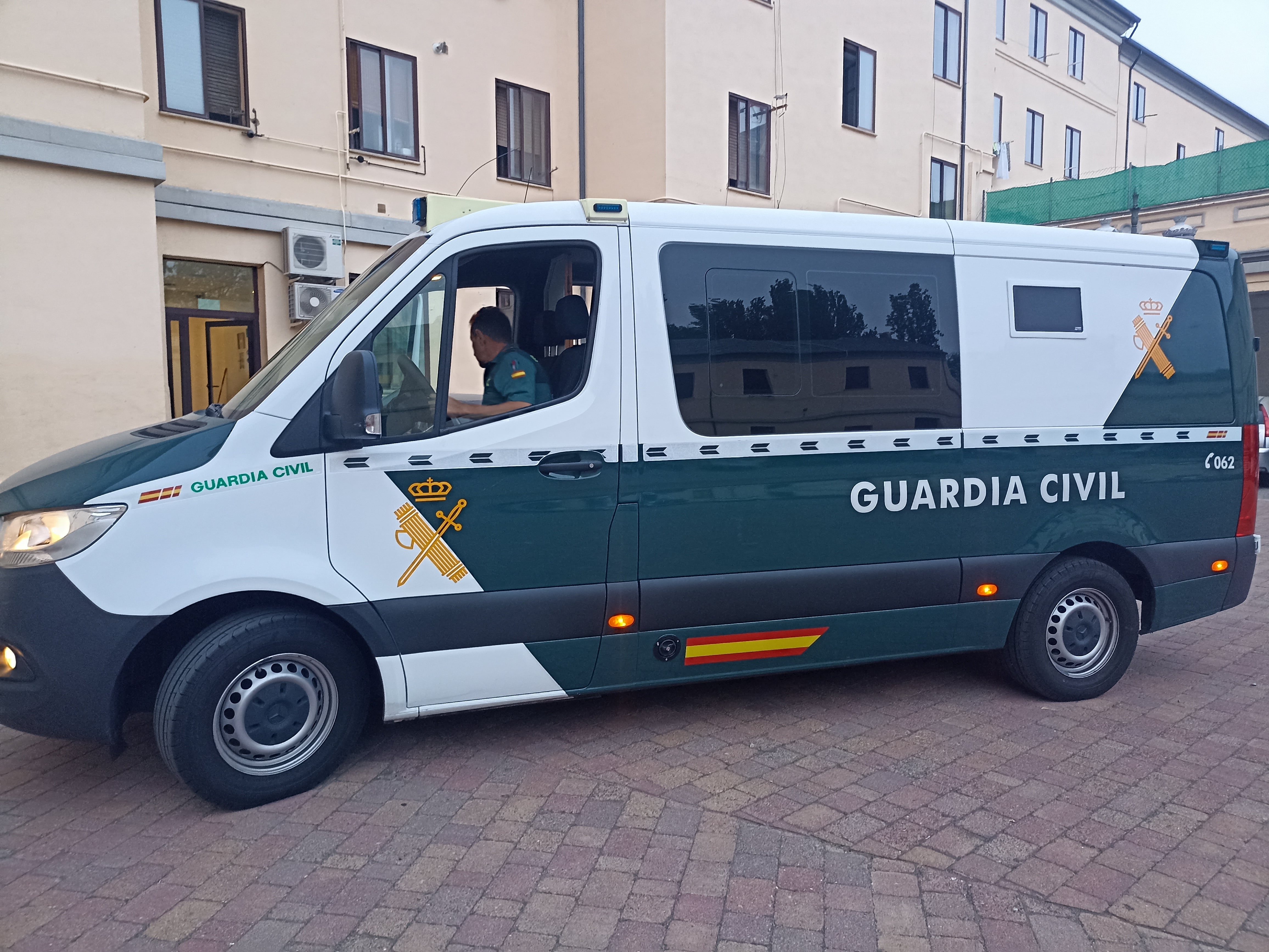 La Guardia Civil detiene a dos hombres como presuntos autores de un delito de robo con fuerza mediante la técnica del butrón