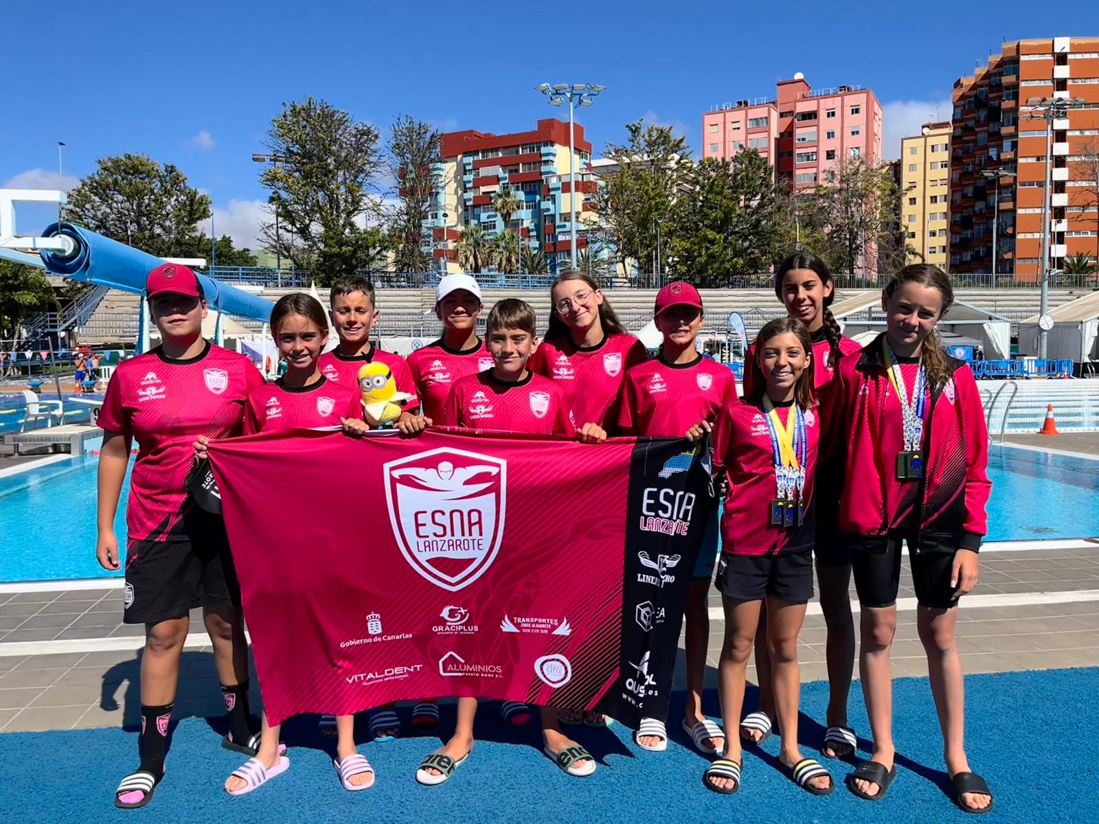 Expedición del ESNA Lanzarote en el Campeonato de Canarias Alevín-Infantil de Natación.
