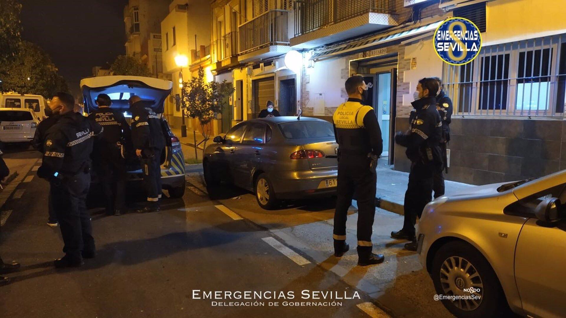 Desalojadas 95 personas de un local de Sevilla que sobrepasaba el aforo máximo permitido.