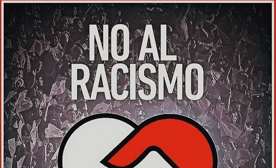 Cartel de No al racismo del Amor de Dios
