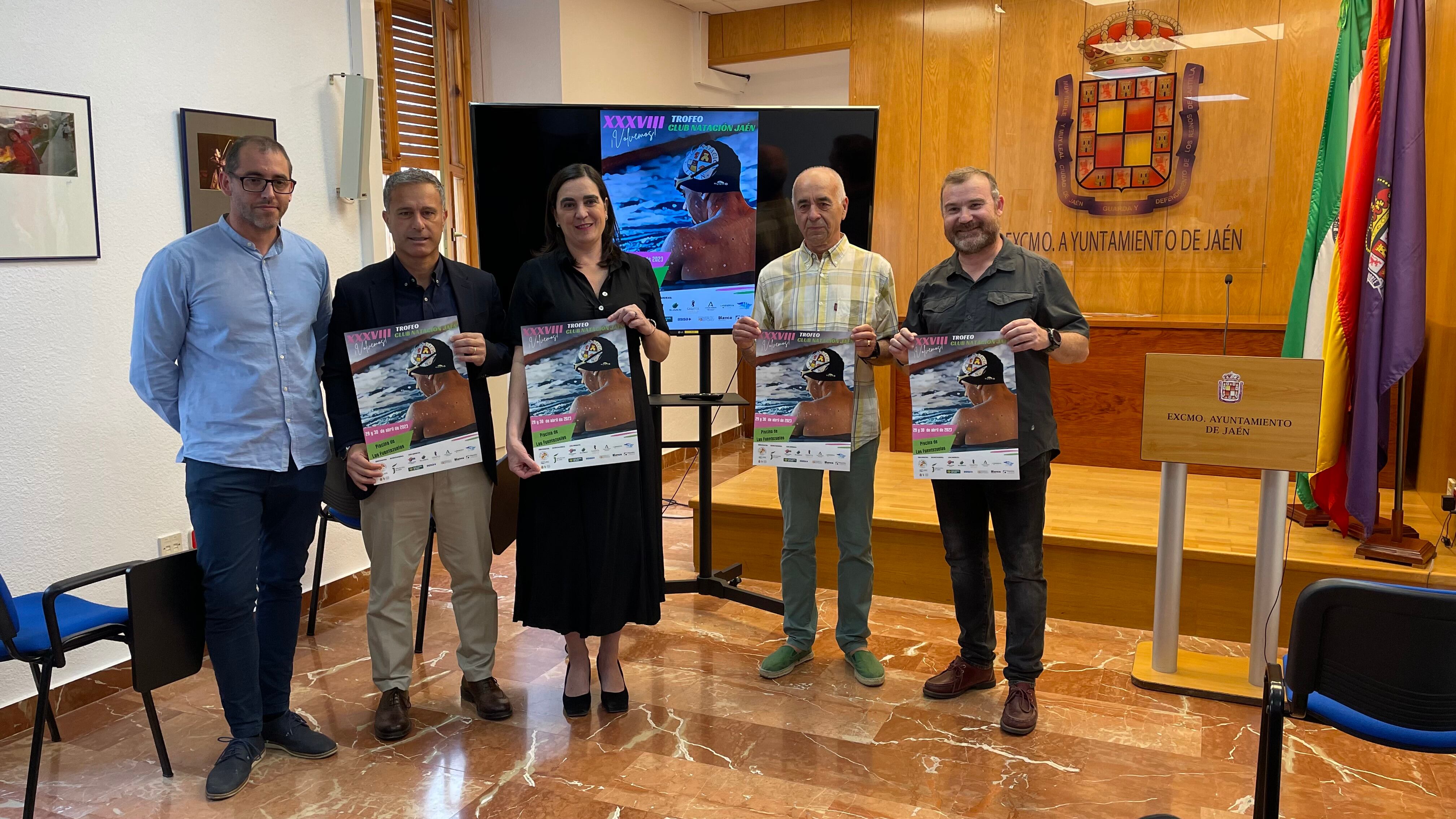 Momento de la presentación del Trofeo en la Sala de Prensa del Ayuntamiento de Jaén