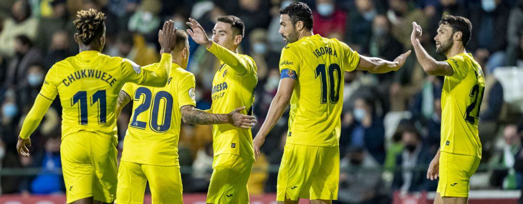 Los jugadores celebran el triunfo en la segunda ronda de la Copa del Rey