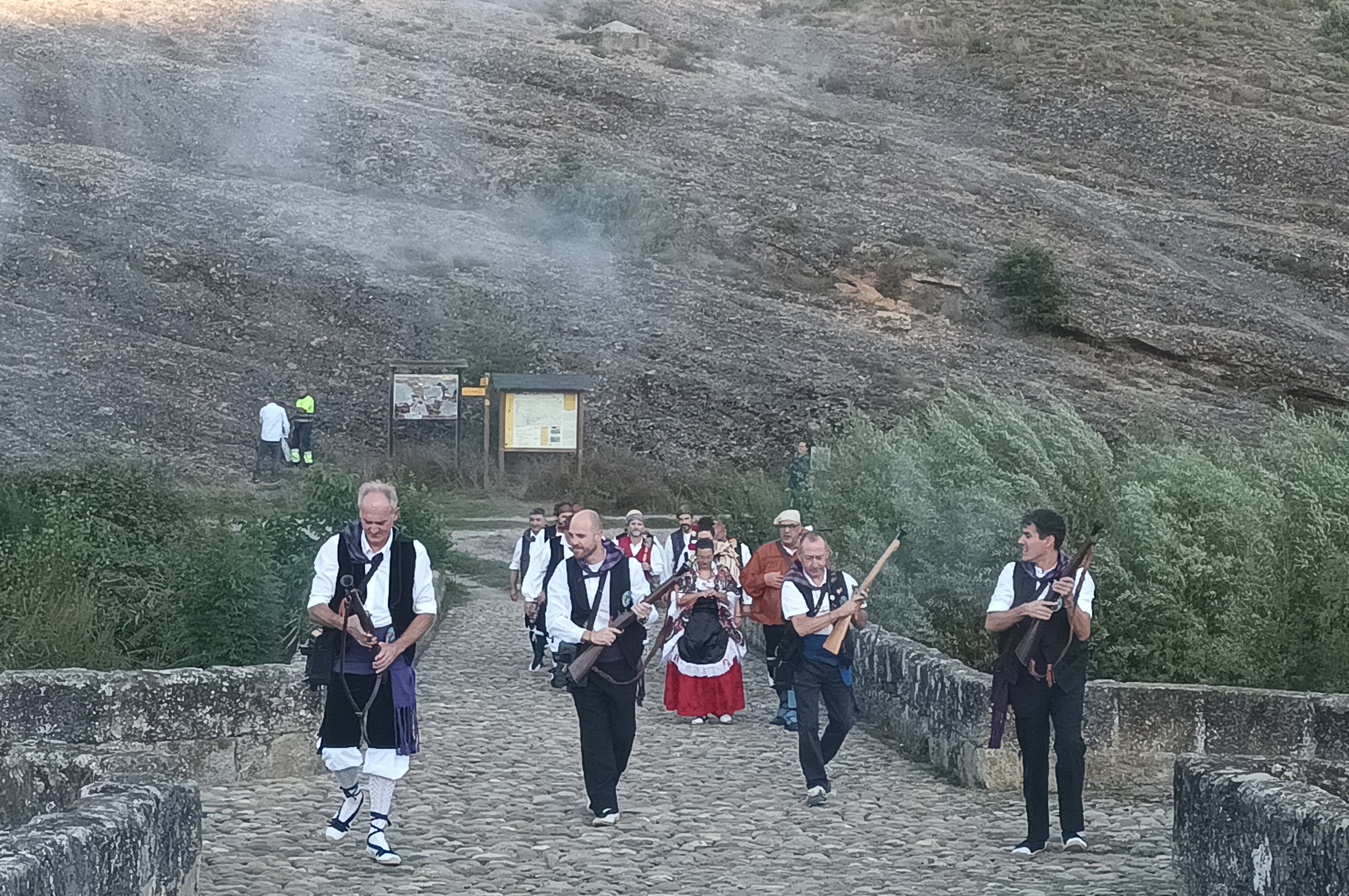 Trabuqueros y gaiteros en el Puente de Abajo