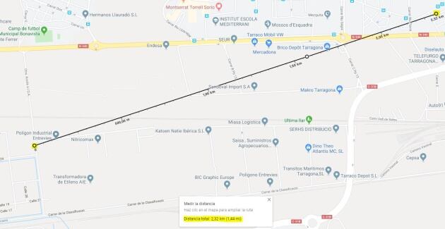 La distancia recorrida por la placa metálica: 2,32 metros.