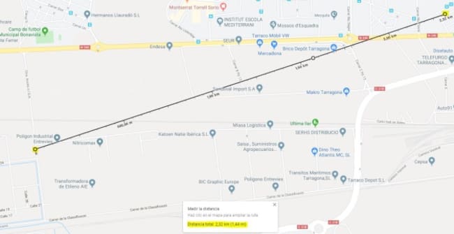 La distancia recorrida por la placa metálica: 2,32 metros.
