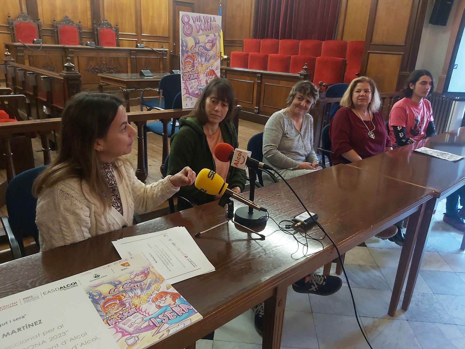 La técnico de Igualdad, Ruth Tomás, durante la presentación del cartel y de los actos del Dia de la Dona 2023