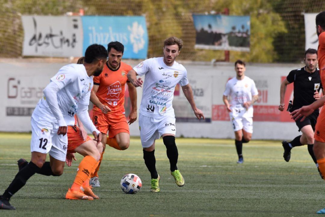 Imagen de un partido en el campo de Santa Eulària