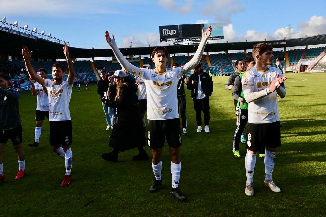 El Salamanca CF UDS celebra la victoria ante la Cultural Leonesa B en el Helmántico/Salamanca CF UDS