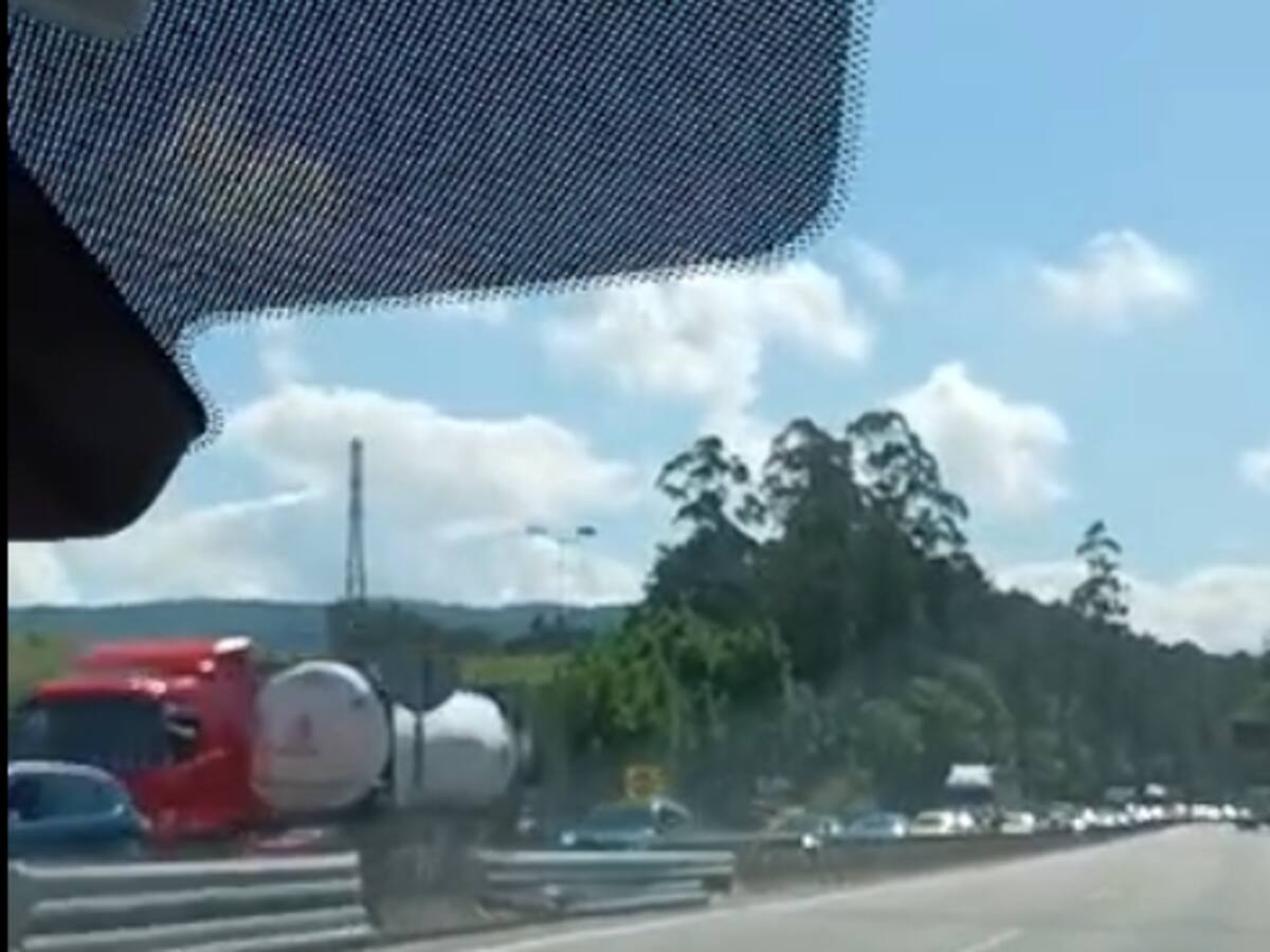 Una colisión por alcance provoca un gran atasco en la A-55