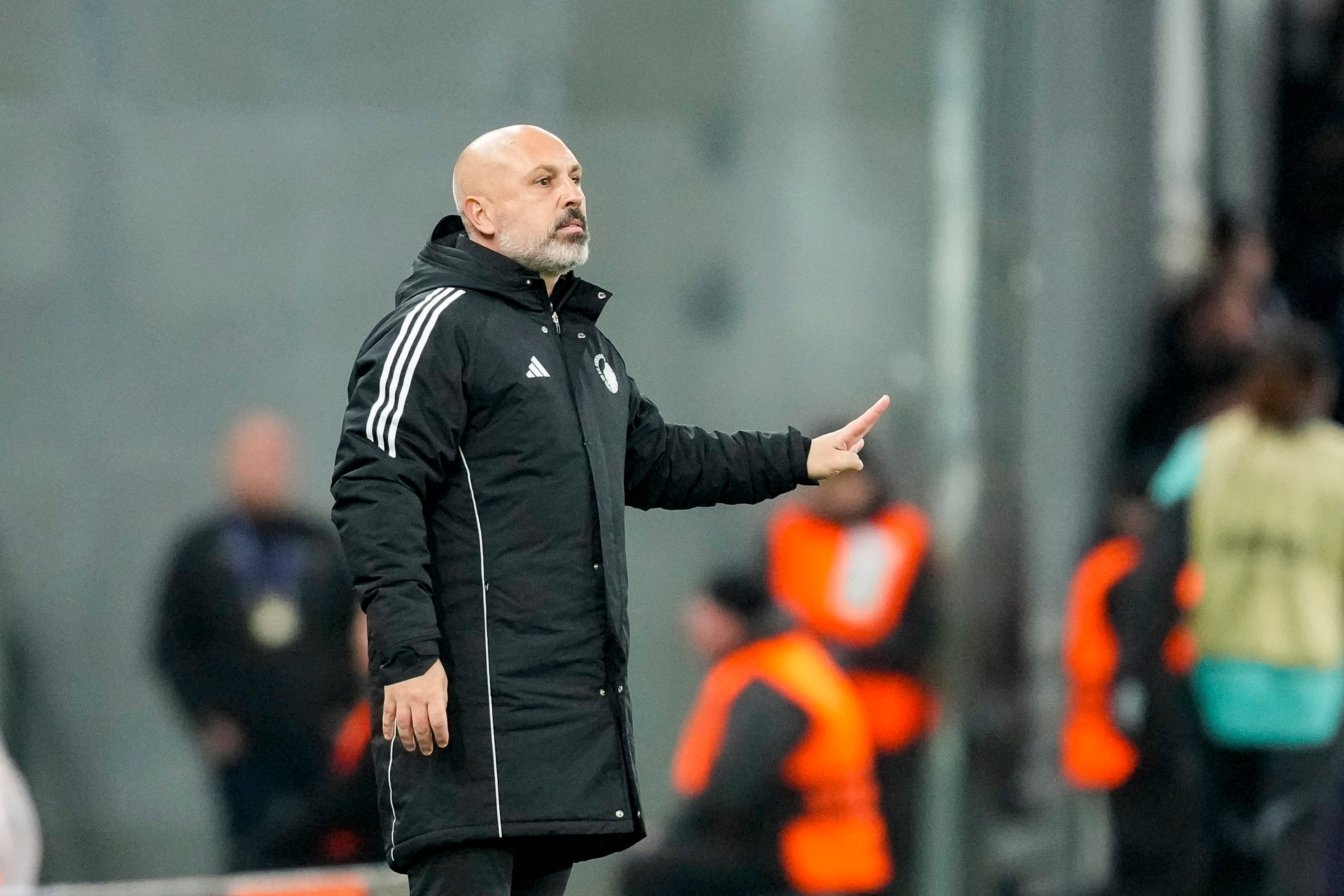 Sergio Almenara, técnico asistente del FC Copenhagen, durante un partido de Champions ante el Borussia Dortmund