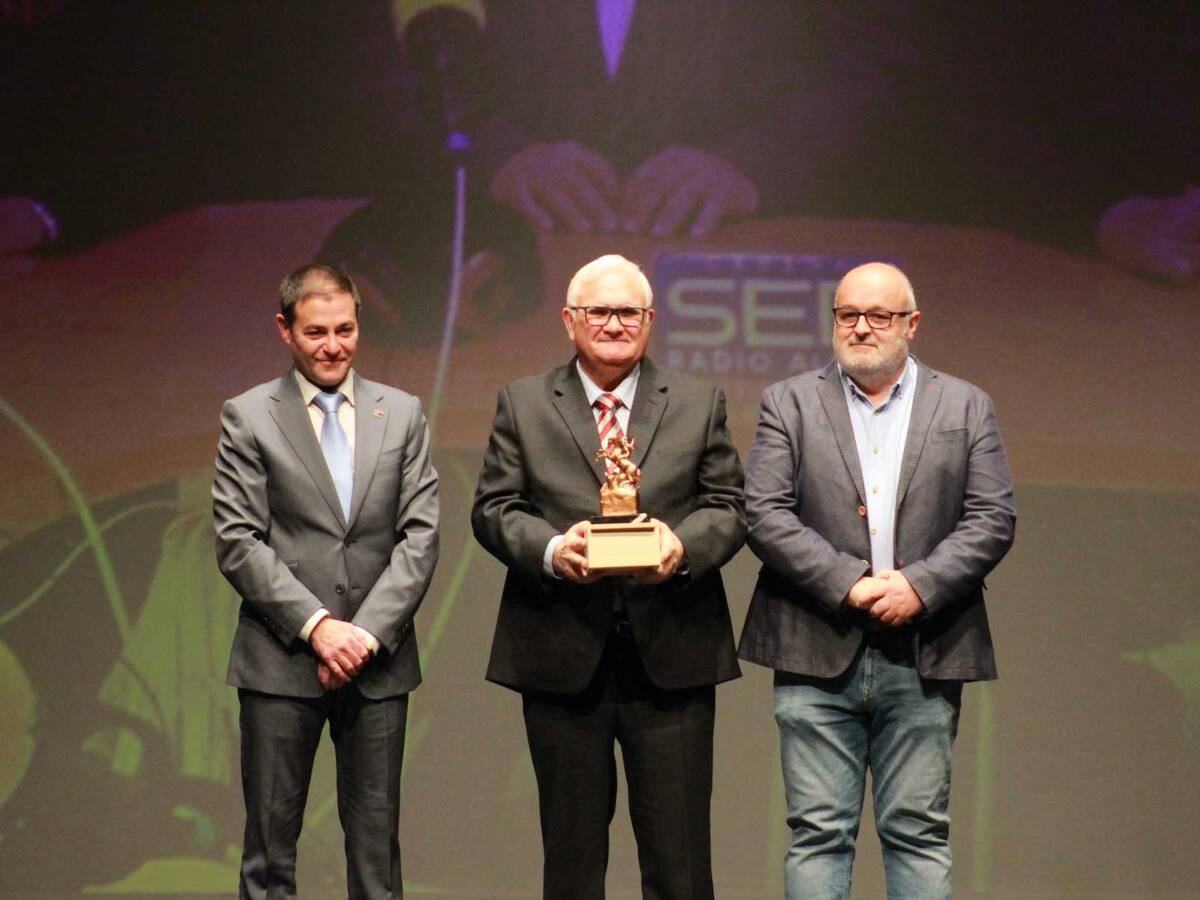 Radio Alcoy recibe el Premi Sant Jordi de Periodismo de la Asociación de San Jorge