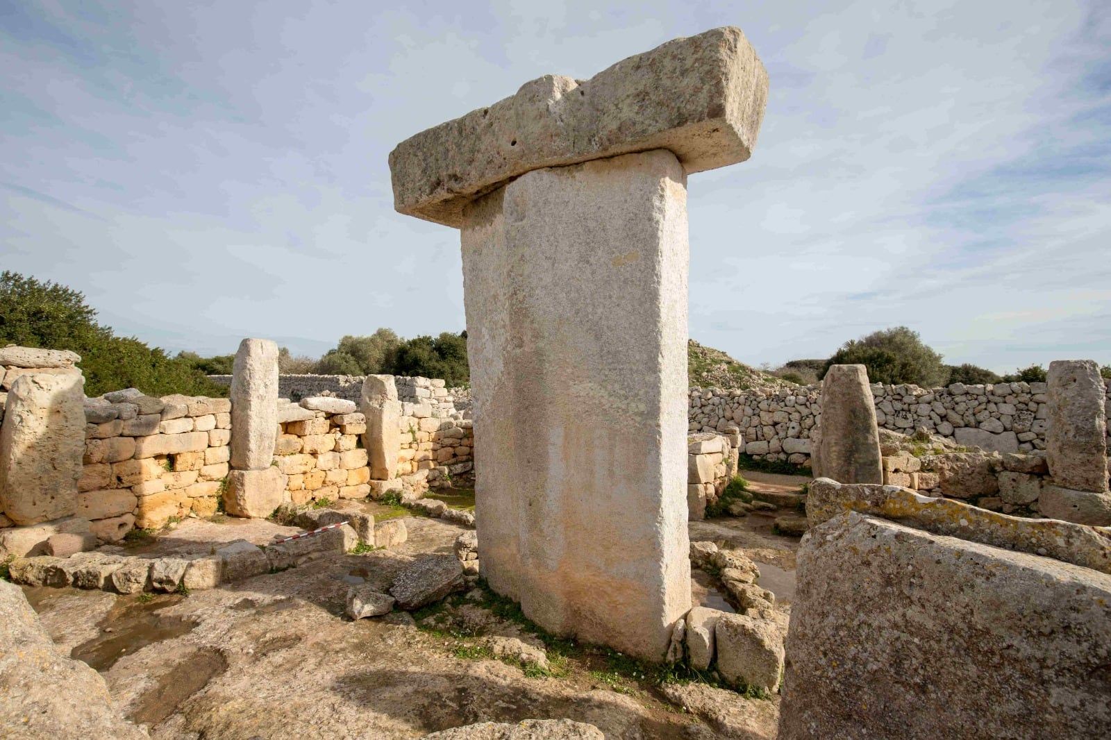 Una &#039;taula&#039;. Momumento talayótico en Menorca.