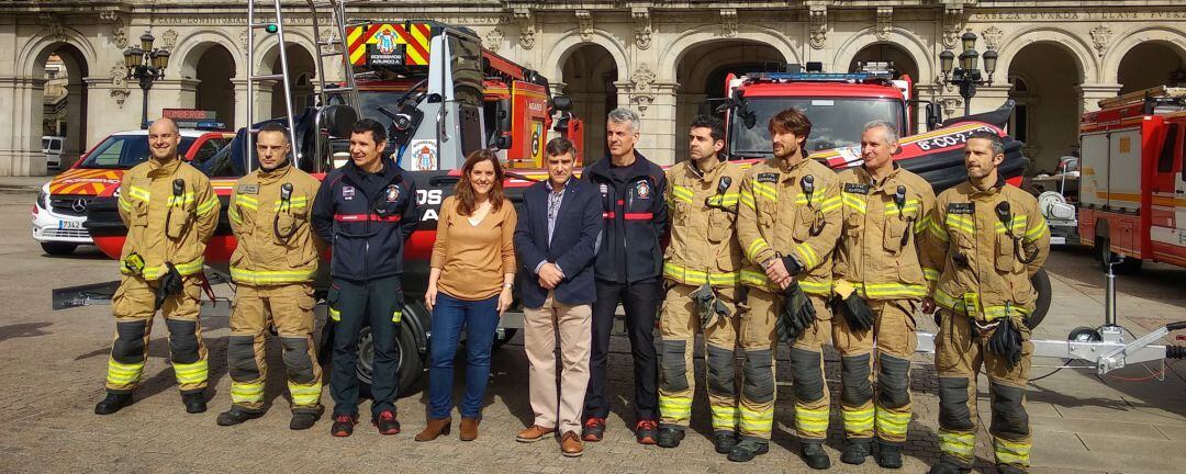 Bomberos de A Coruña frente al Ayuntamiento