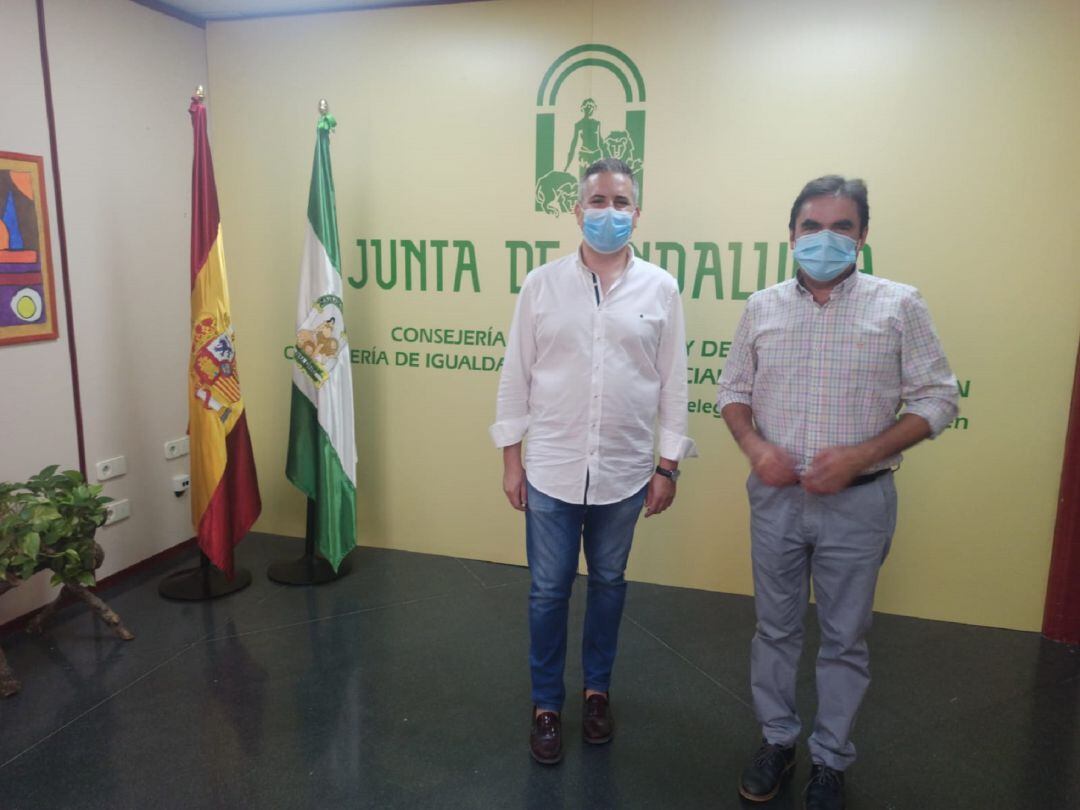 Antonio Sutil y Miguel Moreno en la Delegación Provincial de Educación.