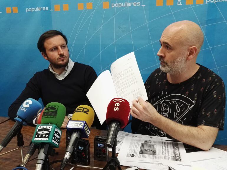 Pablo Ruz y David López han mostrado los acuerdos de cesión de 2013 y 2014