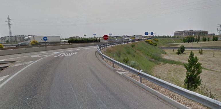 El accidente ha tenido lugar en el enlace de la VA-30 con la autovía A-62 en sentido Portugal