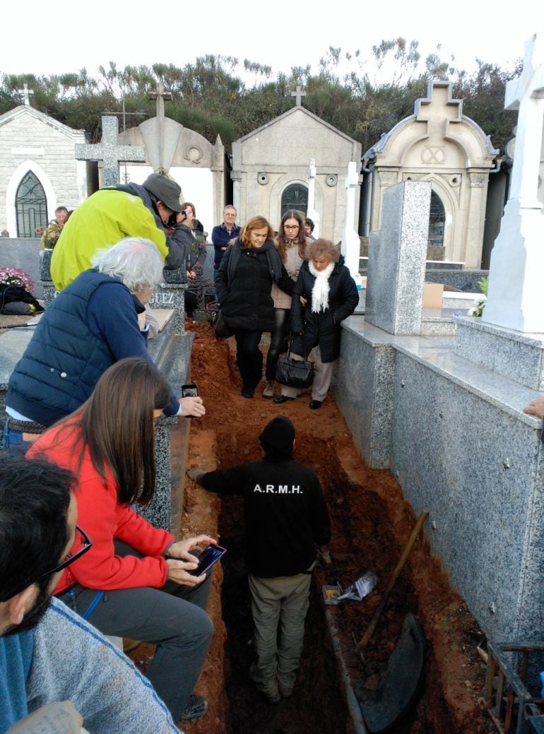 Momento de la localización de los cadáveres