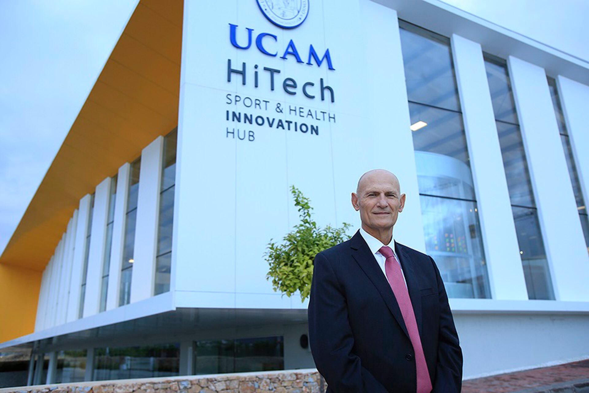 El Doctor Juan Carlos Izpisúa en el UCAM HitTech, en una jornada para la coordinación y seguimiento de sus proyectos