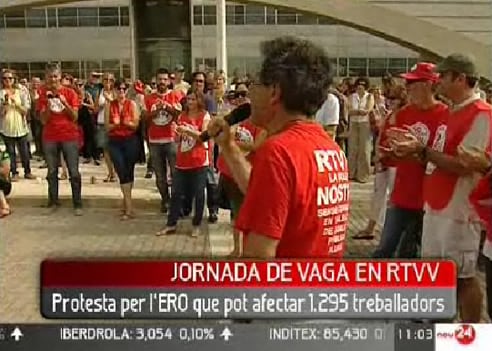 Imágenes de la concentración de los trabajadores en la sede de la RTVV emitidas por la propia cadena