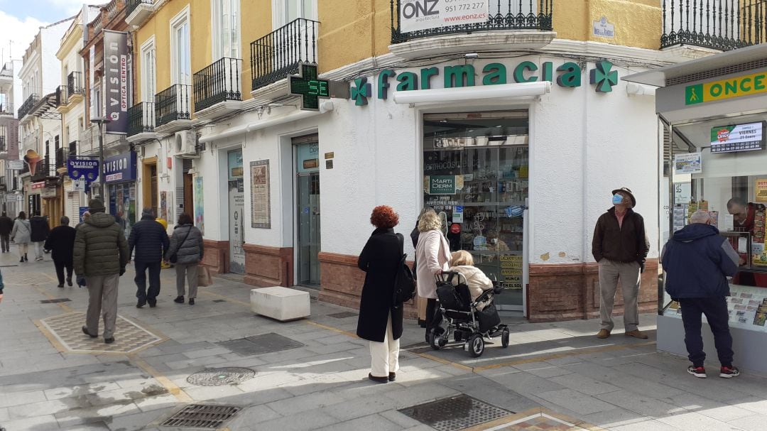 Los ciudadanos acuden a las farmacias para adquirir tests de antígenos 