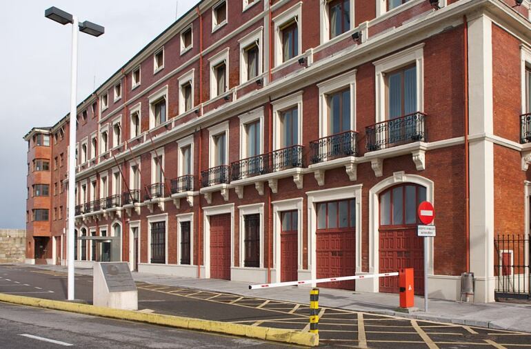 Antigua sede histórica de Puertos del Estado en Gijón