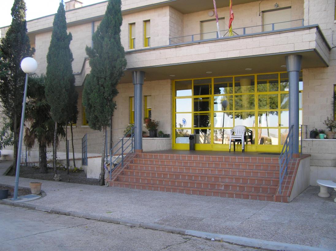 Entrada de la Residencia de Mayores &#039;Santa Ana&#039; de El Pedernoso