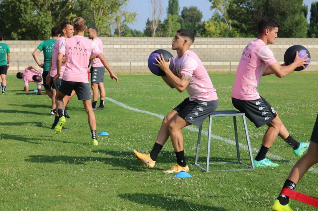 En la Cultural se sigue a la espera de Obolskii y Diarra